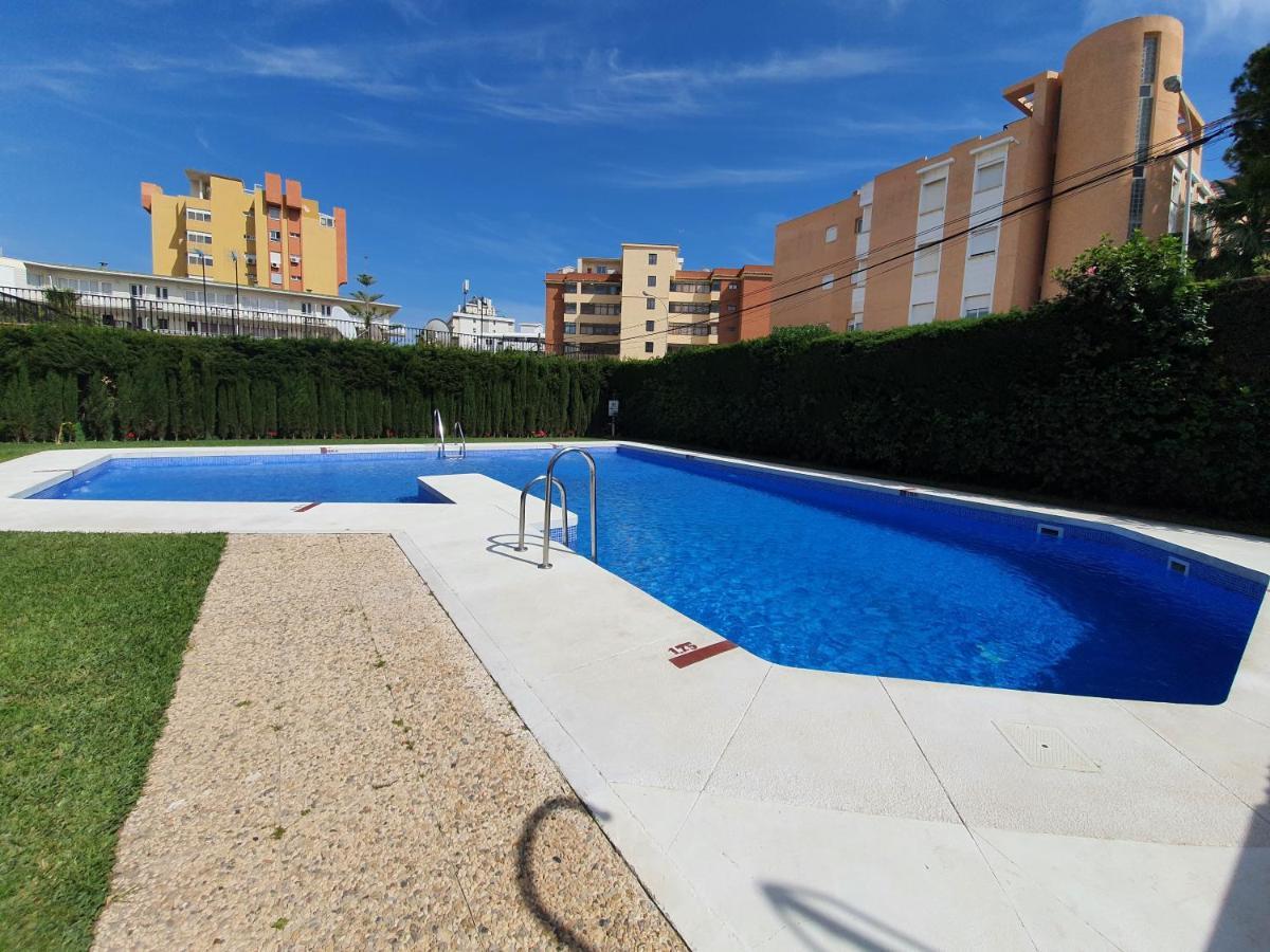 Acogedor En La Carihuela Con Plaza De Garaje Garantizada! Sol Montemar Apartment Torremolinos Exterior photo